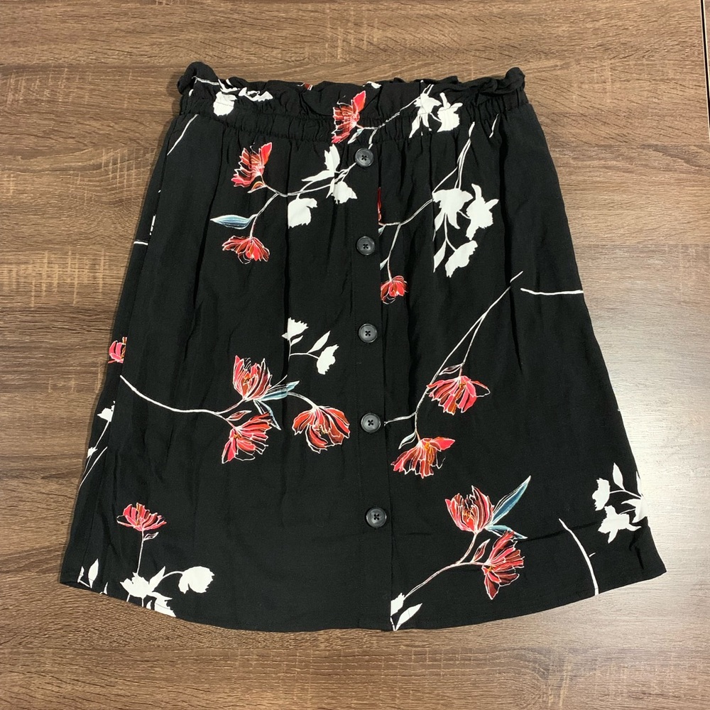 Apt. 9 paper-bag skirt. Size M.